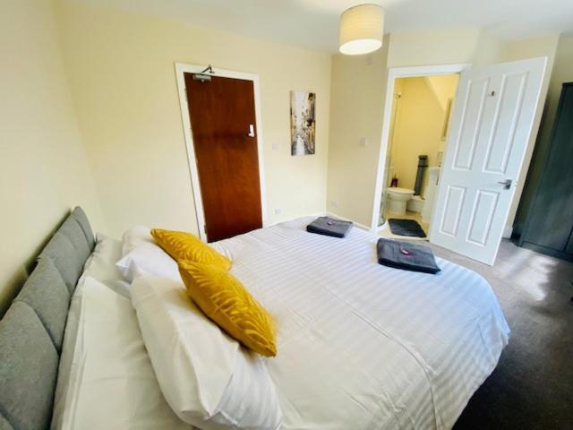 Cannock House ~ 4 Bedrooms All With Ensuite. Rugeley Luaran gambar