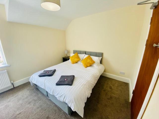 Cannock House ~ 4 Bedrooms All With Ensuite. Rugeley Luaran gambar