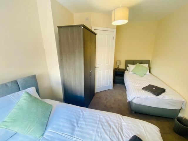 Cannock House ~ 4 Bedrooms All With Ensuite. Rugeley Luaran gambar