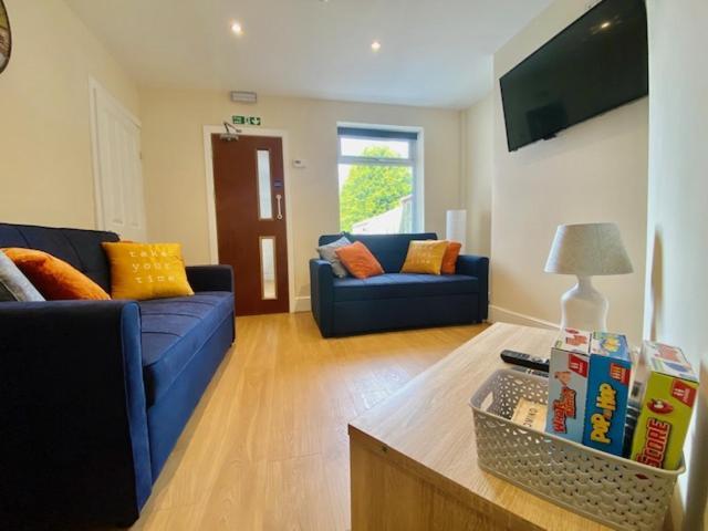 Cannock House ~ 4 Bedrooms All With Ensuite. Rugeley Luaran gambar