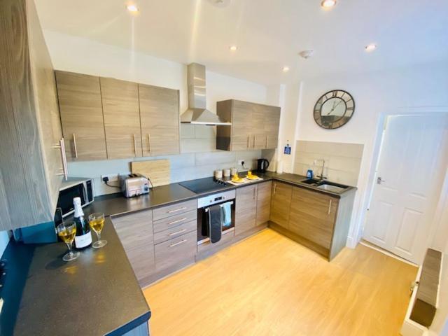 Cannock House ~ 4 Bedrooms All With Ensuite. Rugeley Luaran gambar