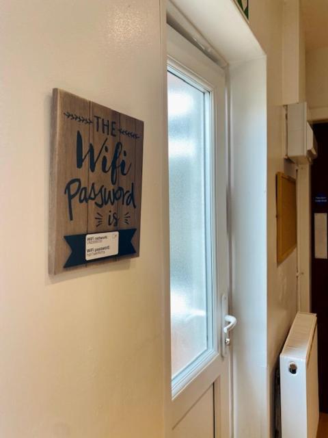 Cannock House ~ 4 Bedrooms All With Ensuite. Rugeley Luaran gambar