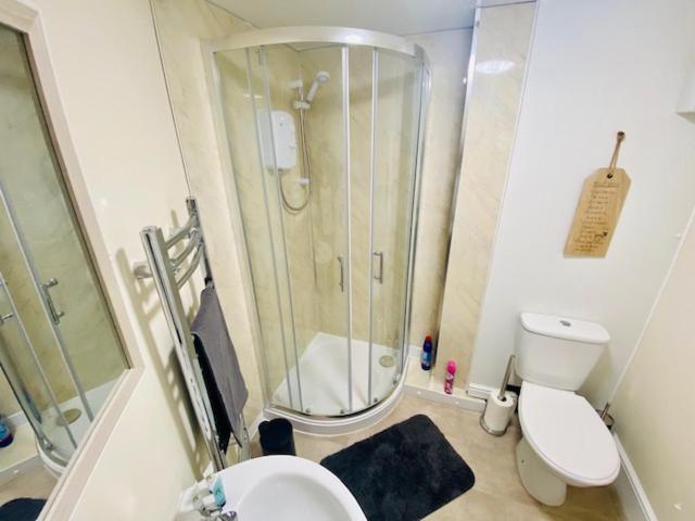 Cannock House ~ 4 Bedrooms All With Ensuite. Rugeley Luaran gambar