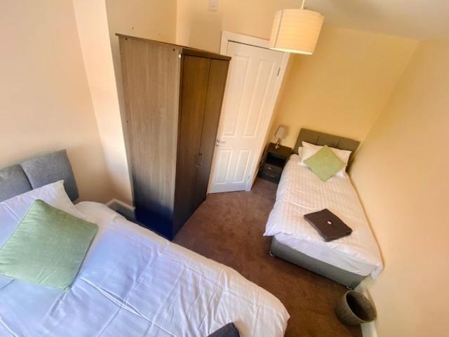 Cannock House ~ 4 Bedrooms All With Ensuite. Rugeley Luaran gambar